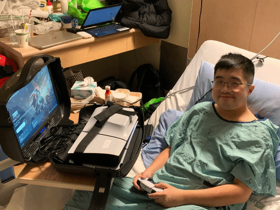 《毁灭战士》临终粉丝被制作组感谢！热爱双向奔赴